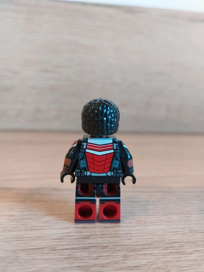 Figurine type lego Faucon Marvel - photo numéro 3