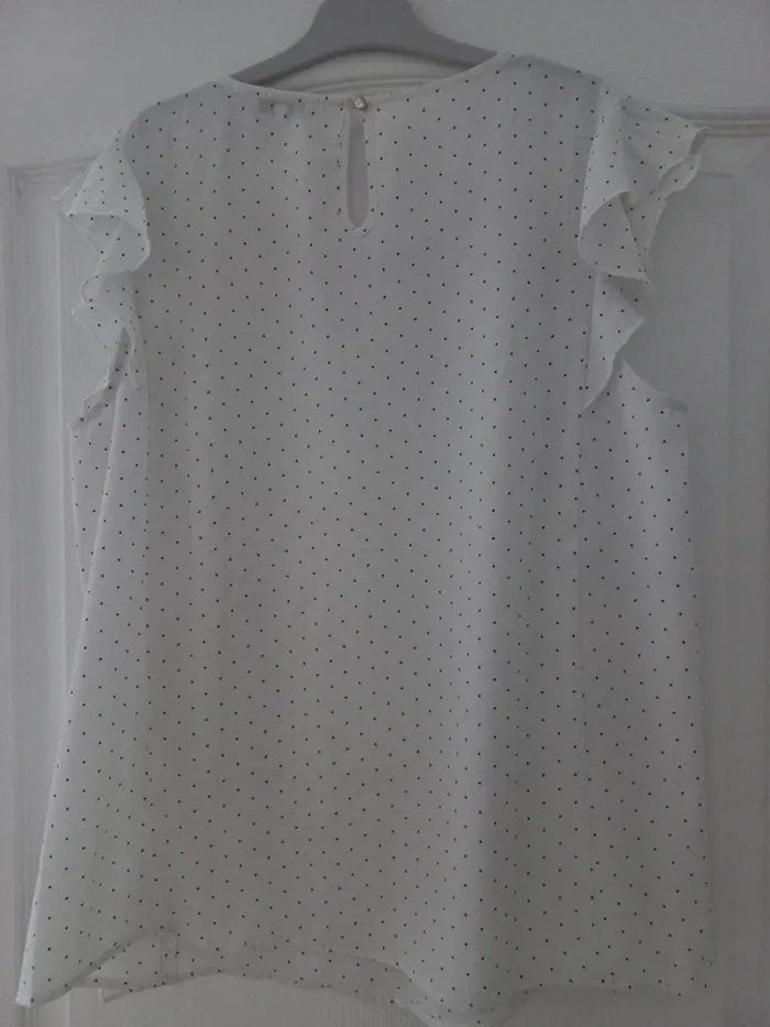 Joli haut à pois taille 42 - photo numéro 3