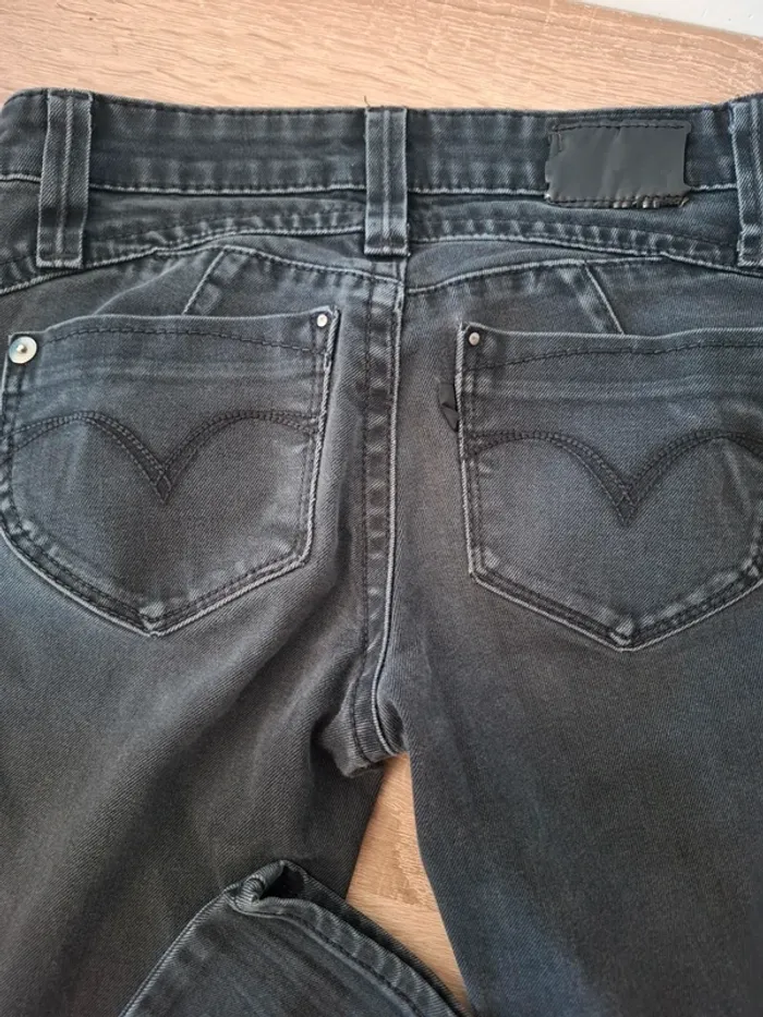 Jean Levis demi curve taille 25 - photo numéro 5