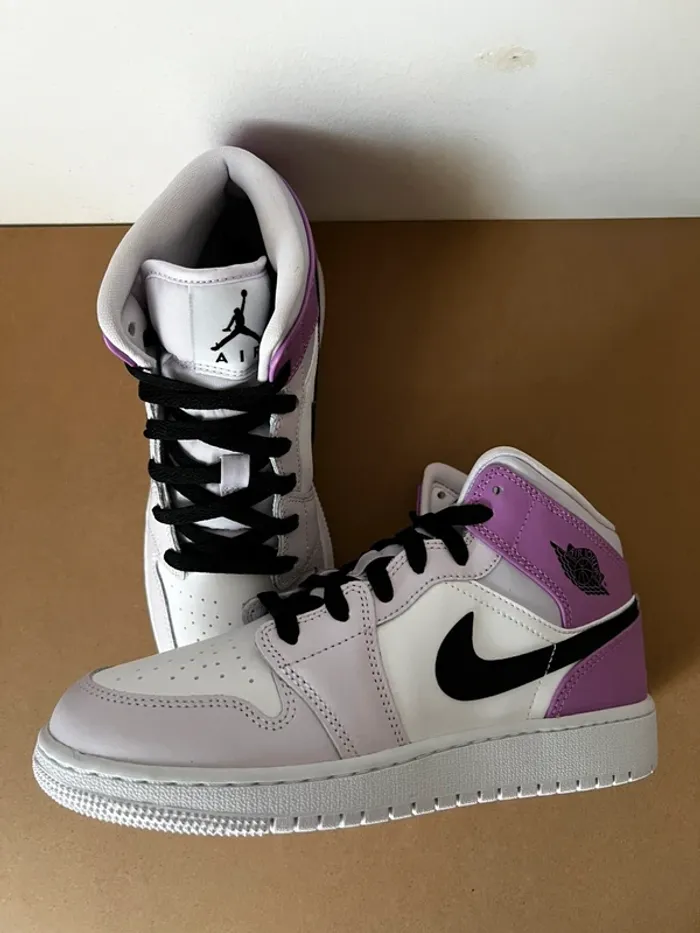 Nike Air Jordan 1 Mid Barely Grape - 38 - photo numéro 5