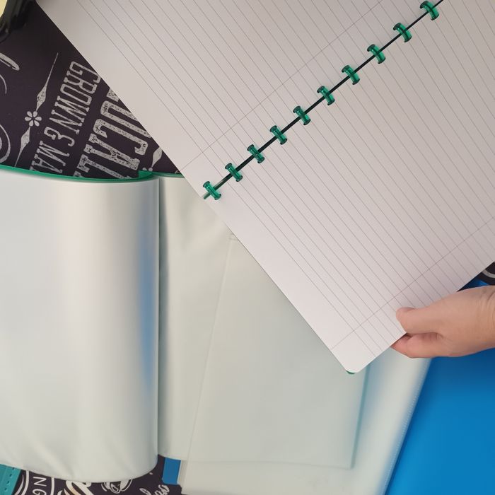 Lot fournitures scolaires crayons cahiers trieurs etc - photo numéro 4