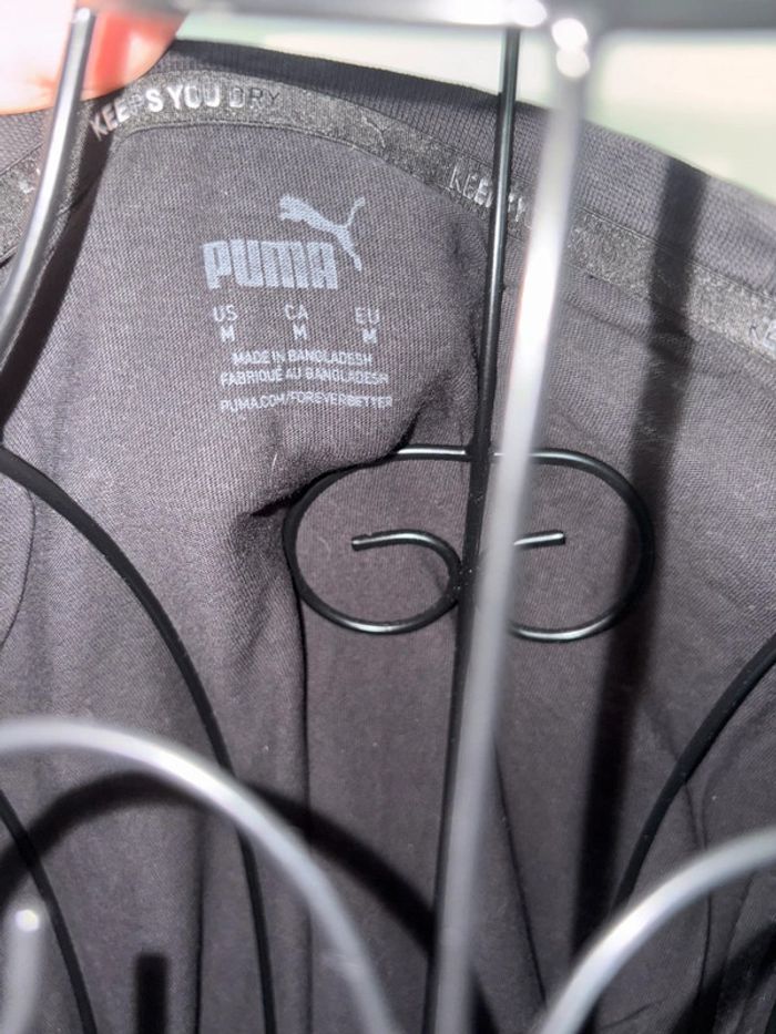 T-shirt Puma Noir avec logo blanc - Taille M - Très bon état - photo numéro 2