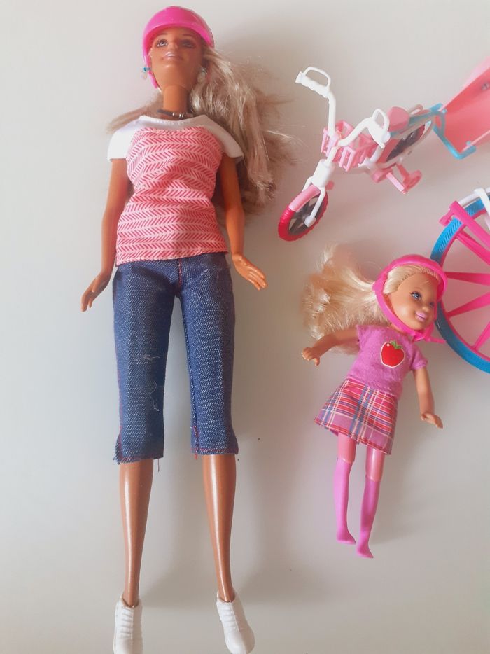Barbie en compagnie avec son vélo - photo numéro 2