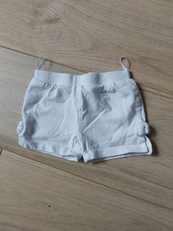 Ensemble fille tee-shirt et short 3 mois en très bon état (78) - photo numéro 5