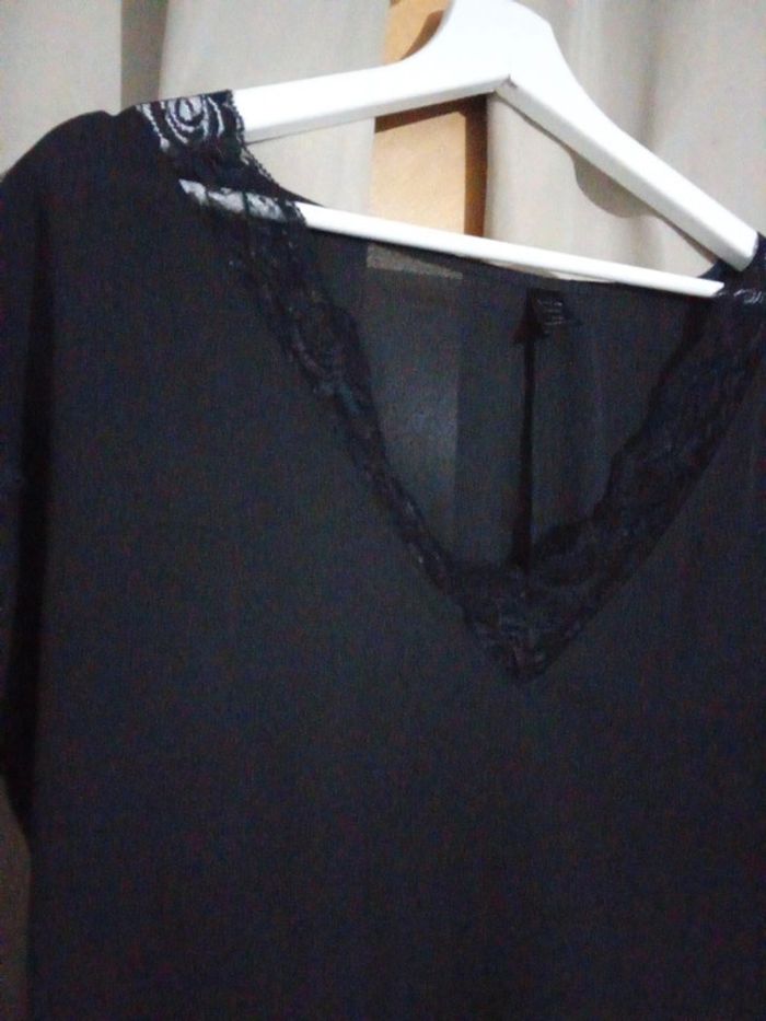 Blouse noire col en V avec dentelle Shein taille 42 - photo numéro 2