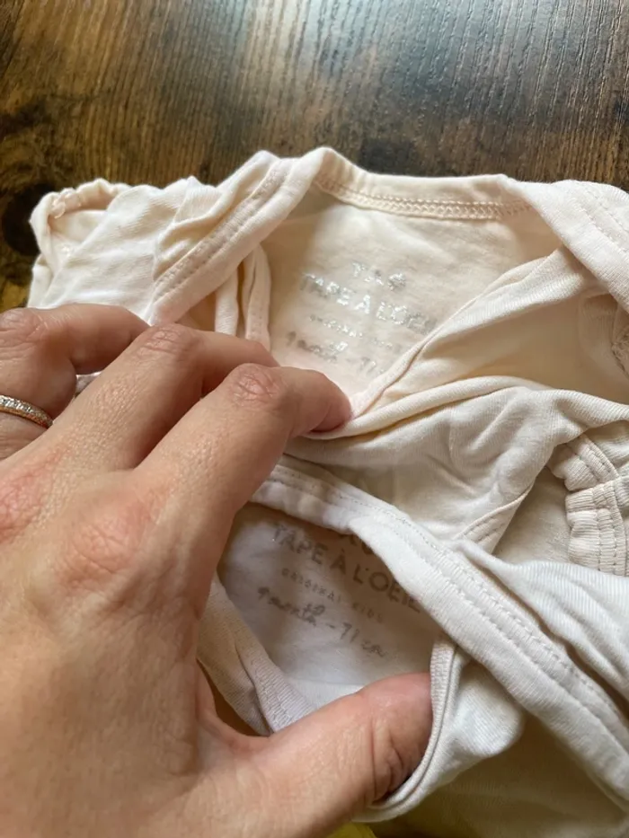 Lot de 20 bodies manches courtes  bébé fille 9 mois - photo numéro 8