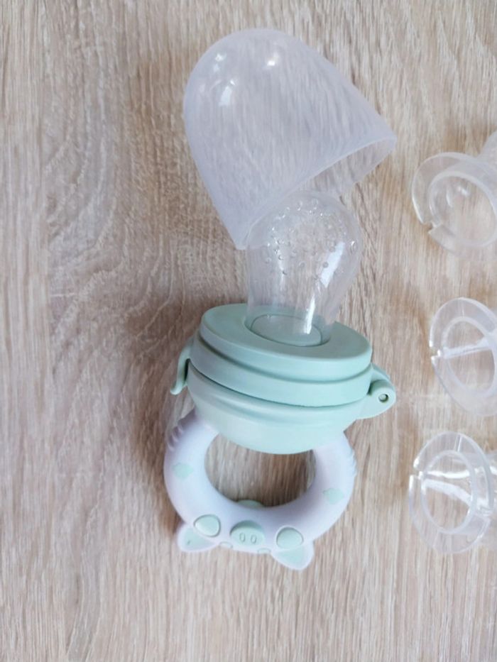 Grignoteuse bébé verte avec 4 tétines - photo numéro 3