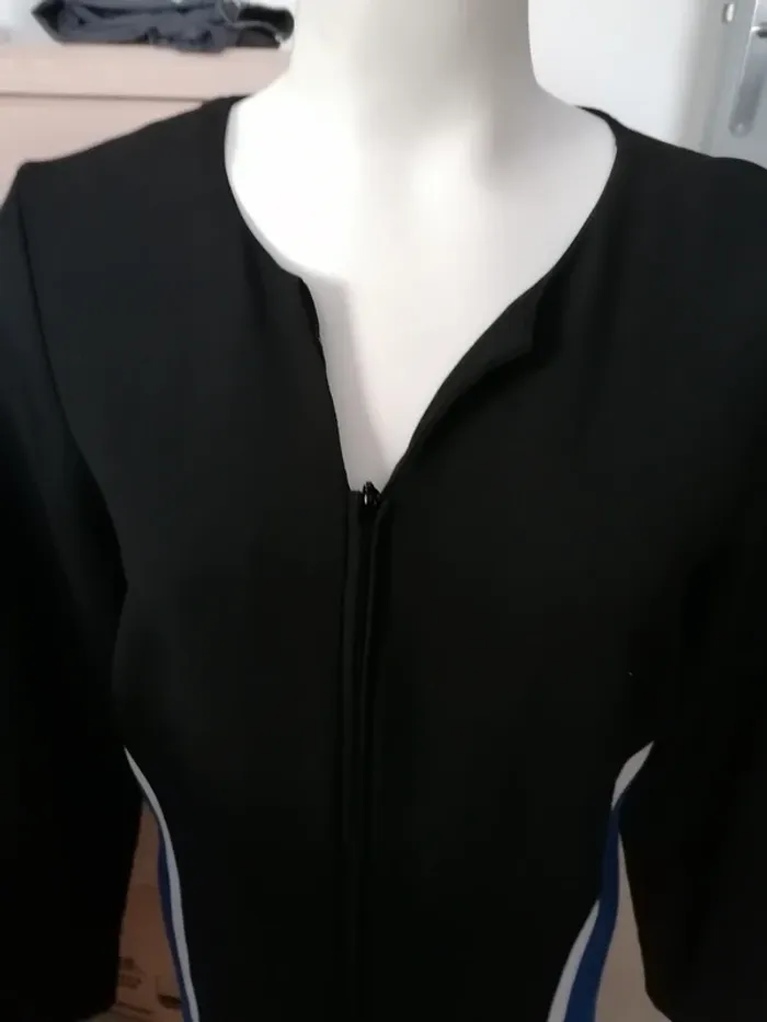 robe Miss captain taille 40 comme neuve - photo numéro 3