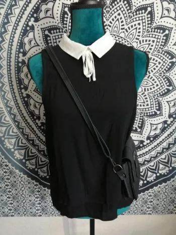 Blouse noire sans manches doublée à col blanc avec lien à nouer / gémo / (M)