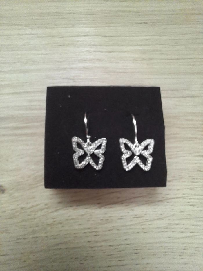 Boucles d'oreilles pendantes, papillons, plaquées argent - photo numéro 1