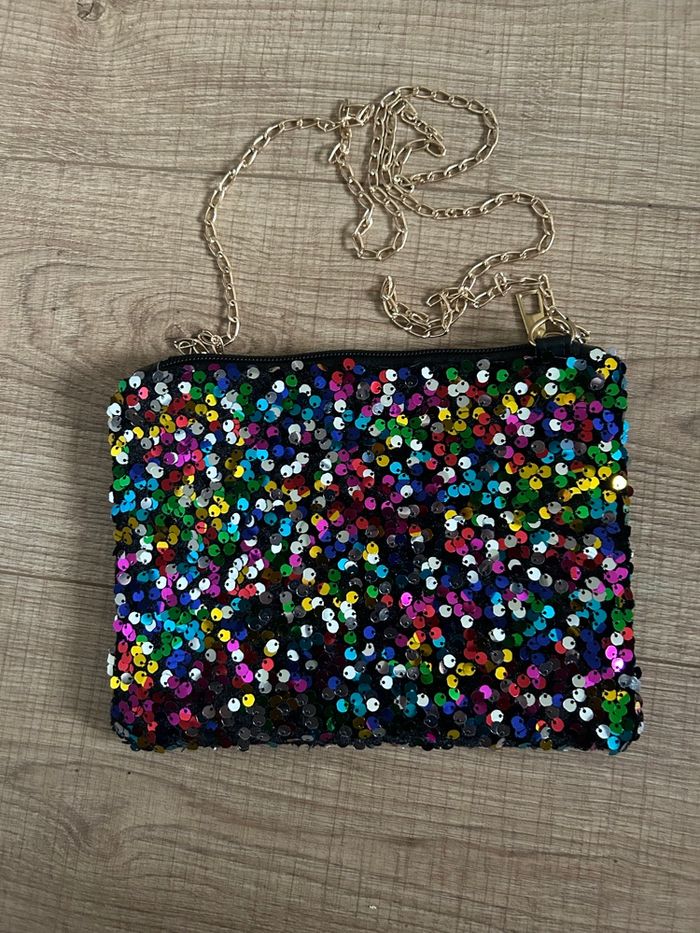 Pochette multicolore en sequins jamais portée