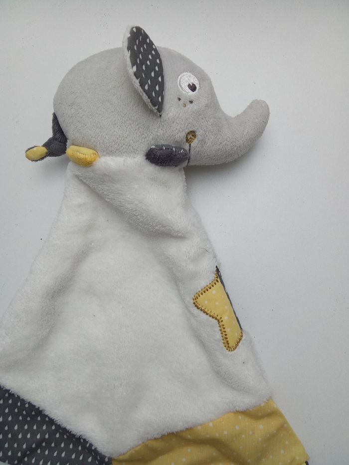 Doudou garçon marque sauthon éléphant, blanc, gris, jaune, plus, broderie étoile - photo numéro 3