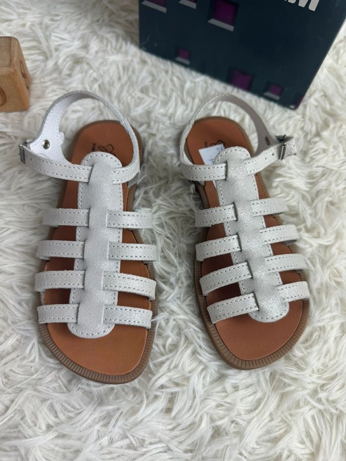 Paire de sandales Bellamy taille 30 - photo numéro 2
