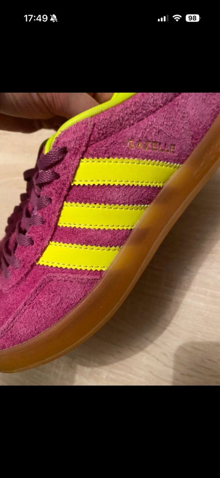 Adidas Gazelle Indoor violette et jaune - photo numéro 3