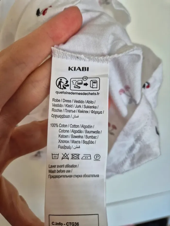 Robe kiabi 2 ans 24 mois blanches avec motifs cerises - photo numéro 3