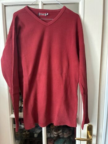 Pull hpw taille M (grand)