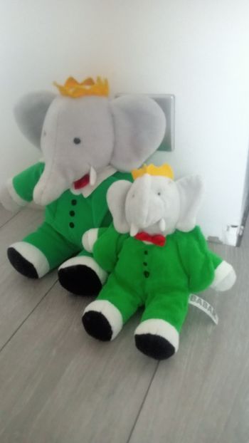 Vend Peluche Babar.