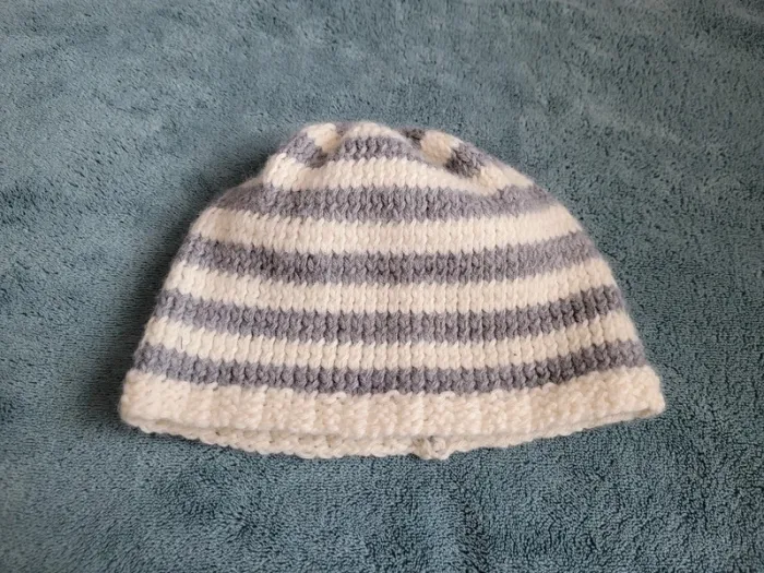 2 bonnets et 1 écharpe - photo numéro 3