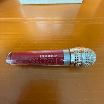 Ddonna Gloss gyal
