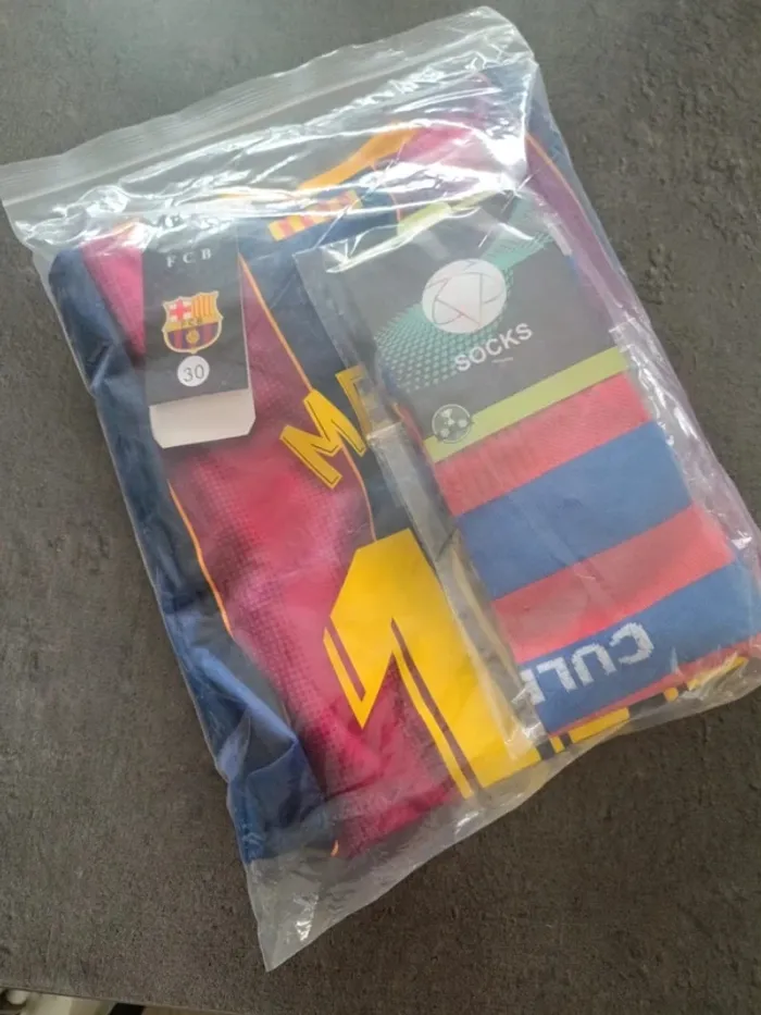 Tenue football Léo Messi FC Barcelone. T.30 - photo numéro 5