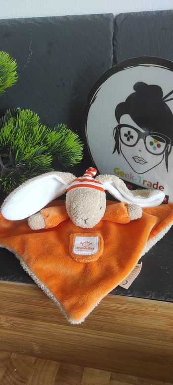 doudou lapin baby folly marron orange bonnet rayé rayures  beige blanc Carré