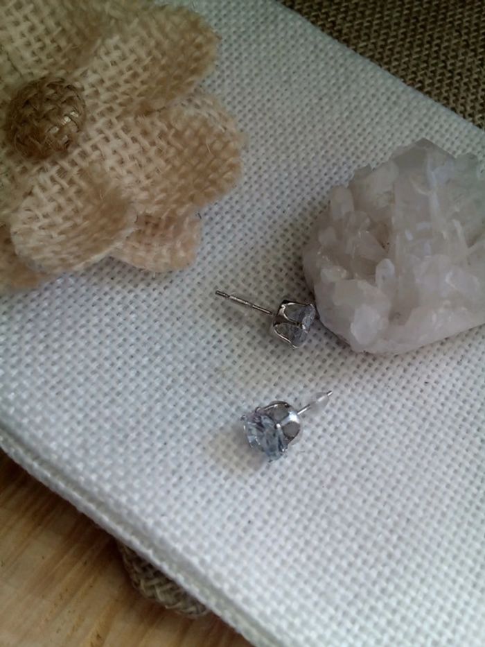 Boucles d'oreilles zircons ronds - photo numéro 3