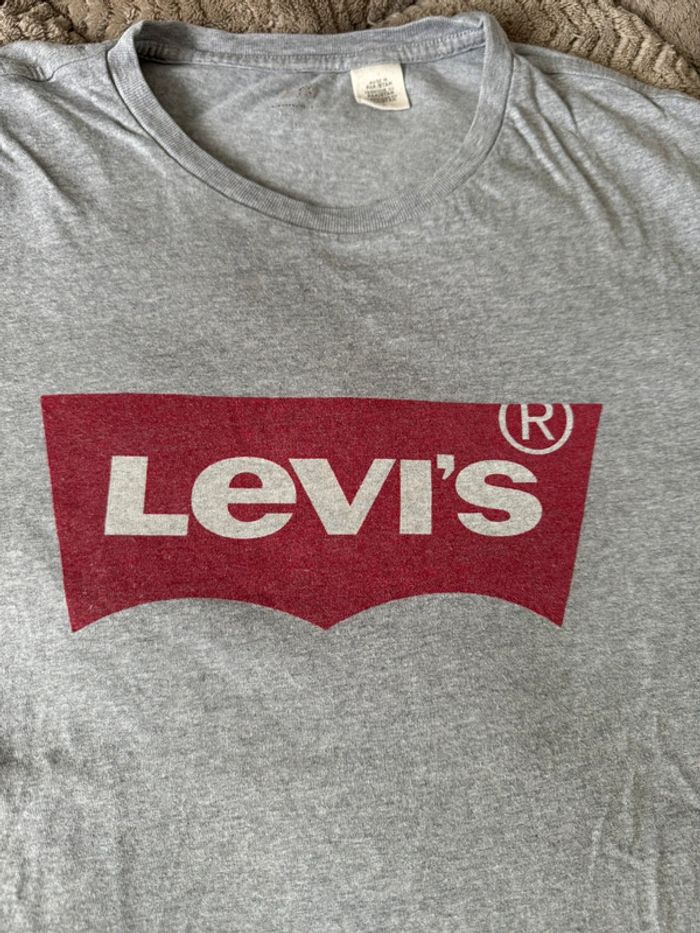 Tee-shirts Lévis taille m en bon état - photo numéro 2