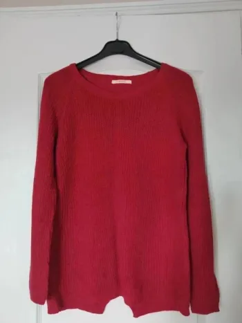 Pull rouge dos portefeuille taille M