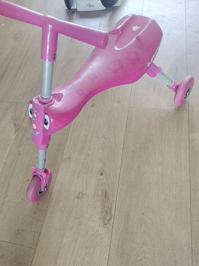 Tricycle porteur Scuttlebug rose - photo numéro 2