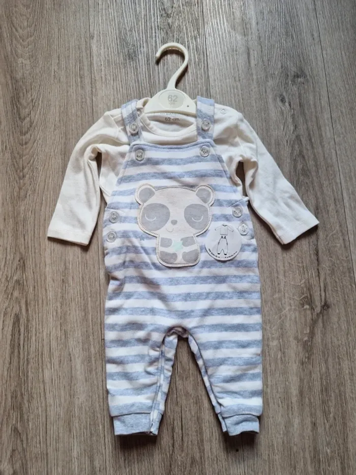 Ensemble salopette + t-shirt ML 3 mois neuf