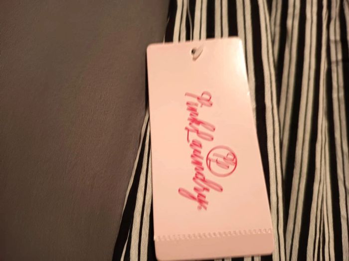 Jupe mi longue. Marque pinklaundry. . Taille smocké. Rayée noire et blanc . - photo numéro 5