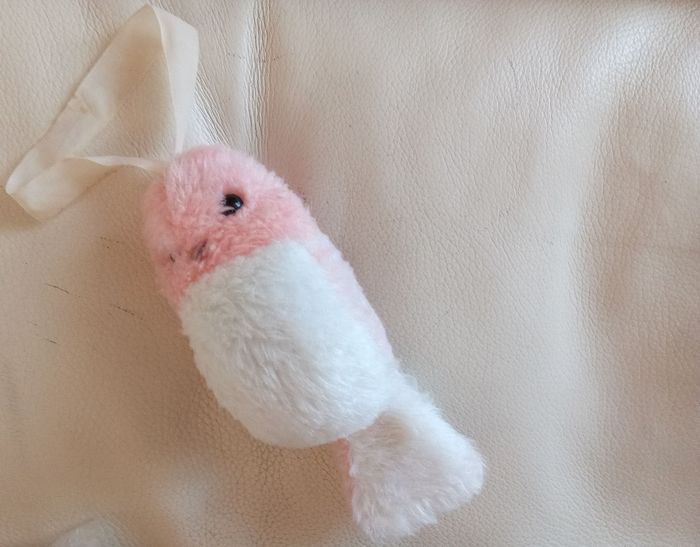 Peluche oiseau Boulgom doudou vintage ancien blanc et rose rayures rayé premier modèle d'occasion  le bruit est HS mécanisme présent intérieur tâche sur ruban