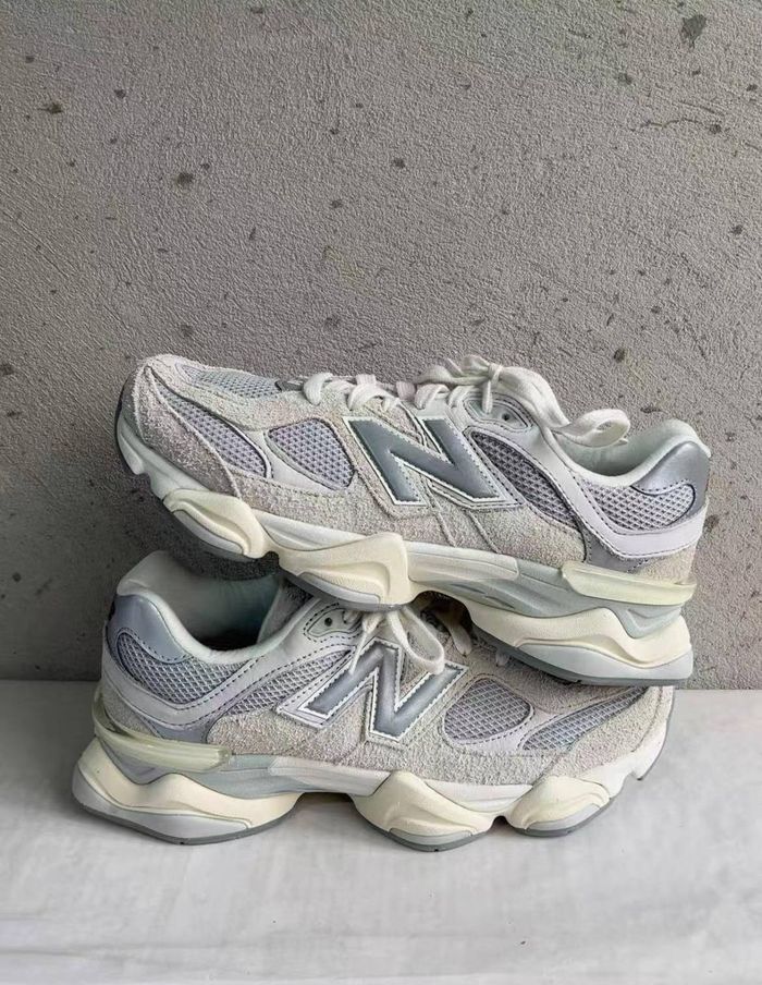 Baskets New Balance 9060 LNY taille 41.5 - photo numéro 5