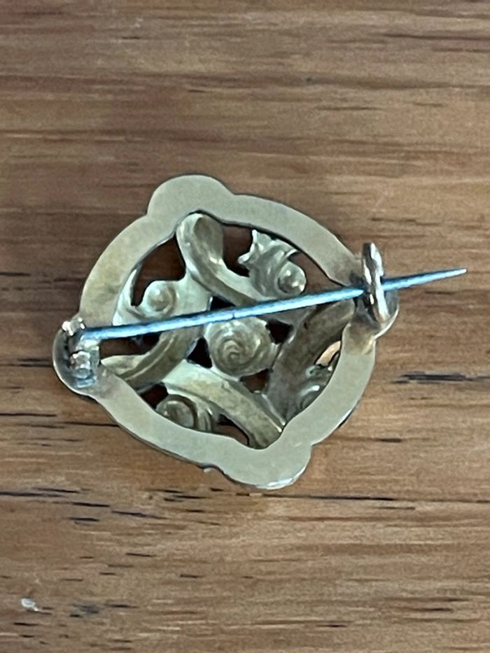 Broche vintage en métal doré - photo numéro 2