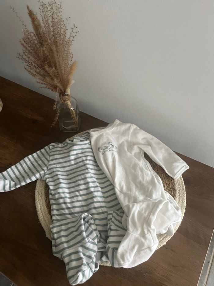 Deux pyjamas verbaudet