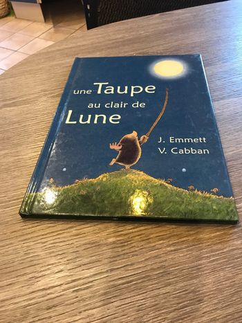 Livre une taupe au clair de lune