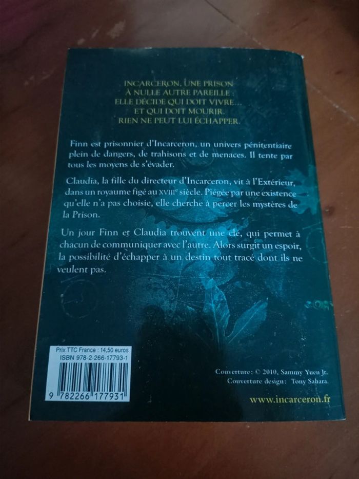 Livre de poche incarceron (Catherine fisher / éditions pocket jeunesse) - photo numéro 2