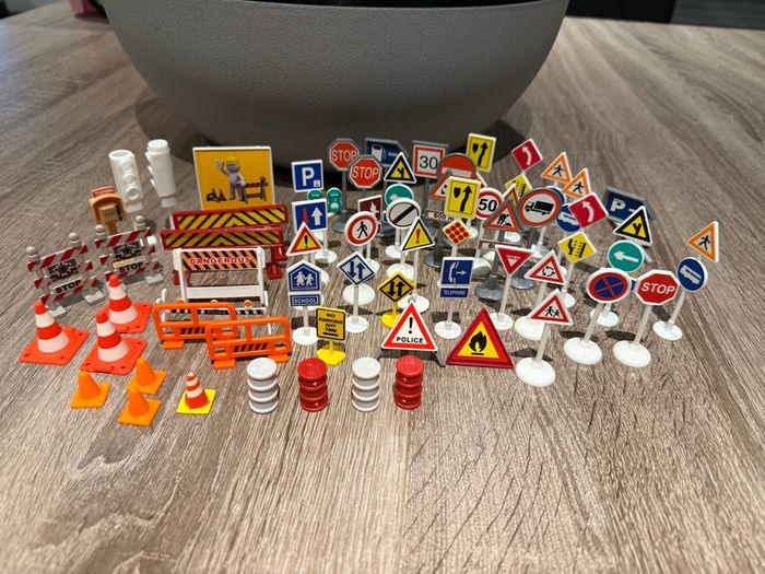 Lot panneaux de signalisation - photo numéro 2