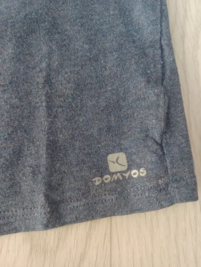 Lot t-shirt et 1 pull garçon 5 ans - photo numéro 12