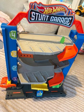 Garage hot wheels