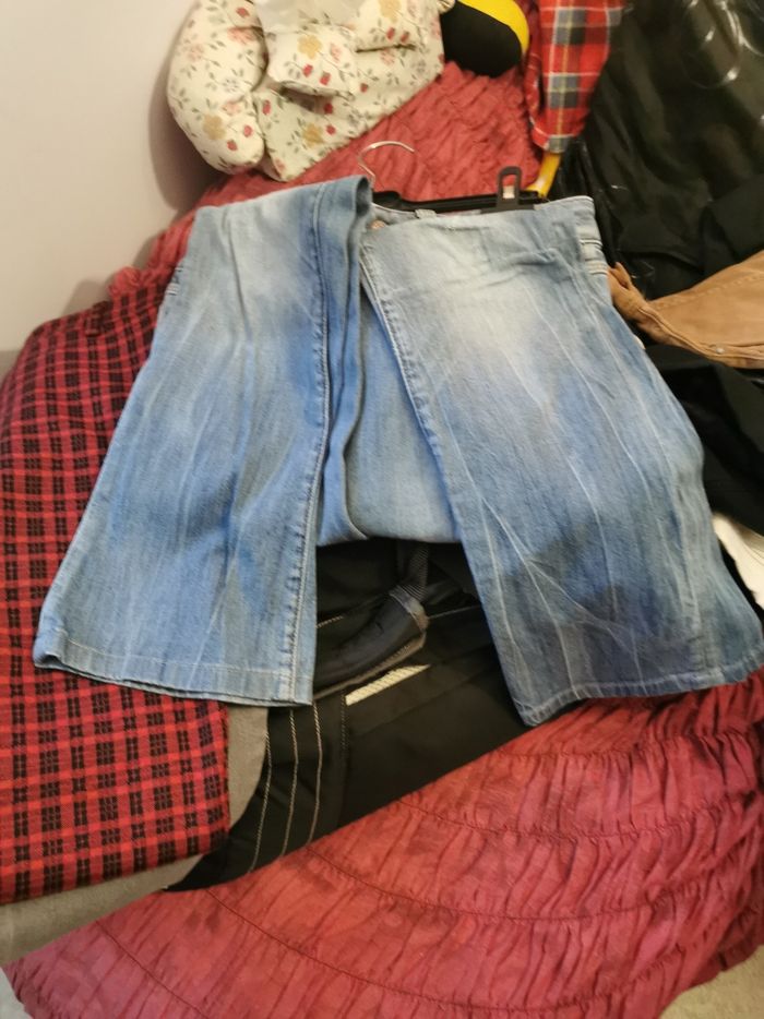 Jeans droit évasé en bas marque freesoul  taille basse(haute couture jeannerie) - photo numéro 2