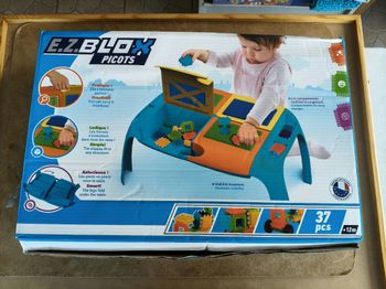 Table d'activités à picots 