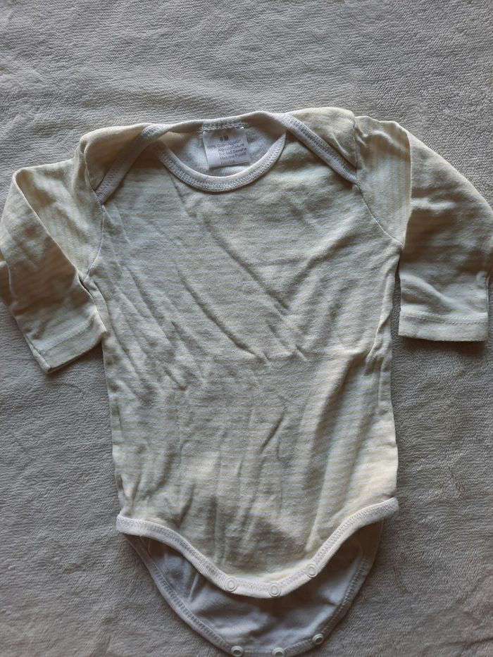 Lots body fille 6 mois - photo numéro 2