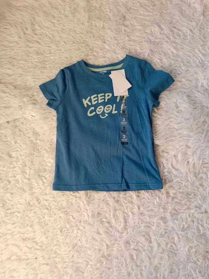T shirt 3 ans neuf