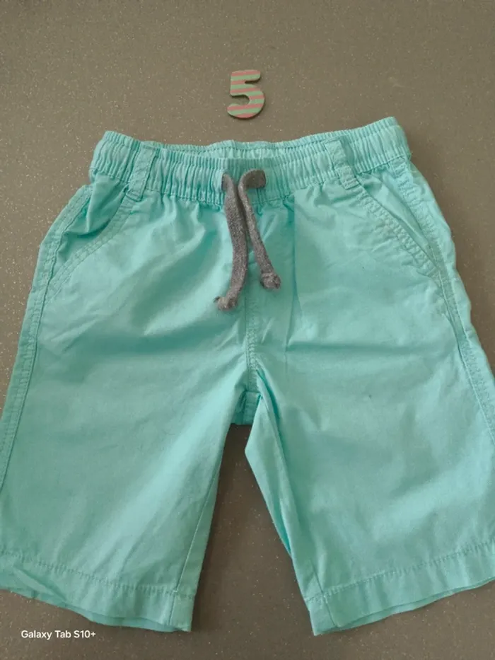 Lot 2 shorts et 1 t shirt Mickey - photo numéro 5
