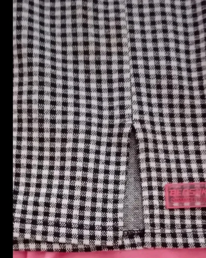 Superbe mini jupe à carreaux noir et blanc Bershka en parfait état - photo numéro 3
