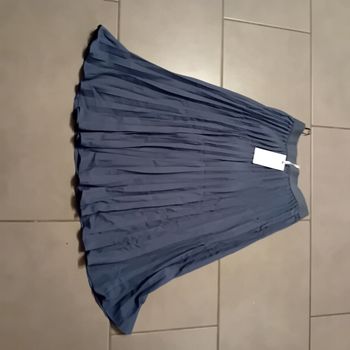 Jupe neuve avec étiquettes