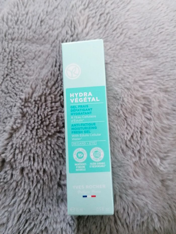 Gel frais défatigant et hydratant regard