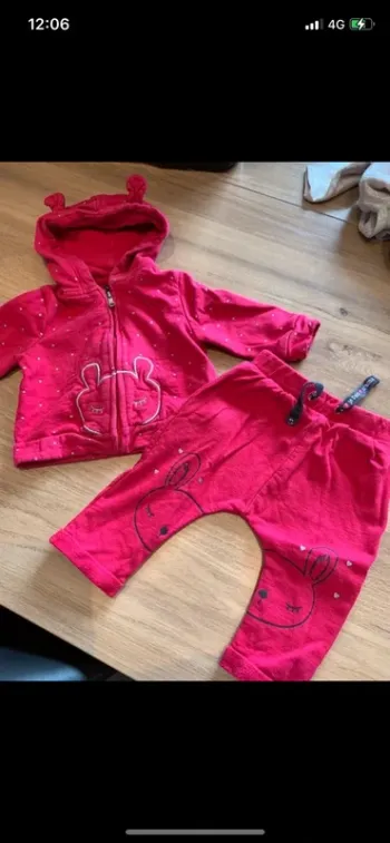 Ensemble survêtement rose kiabi taille 6 mois