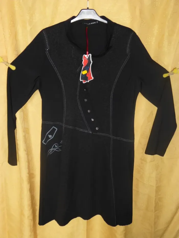 robe tunique noir a bouton invisible taille 3 = 42 / 44
